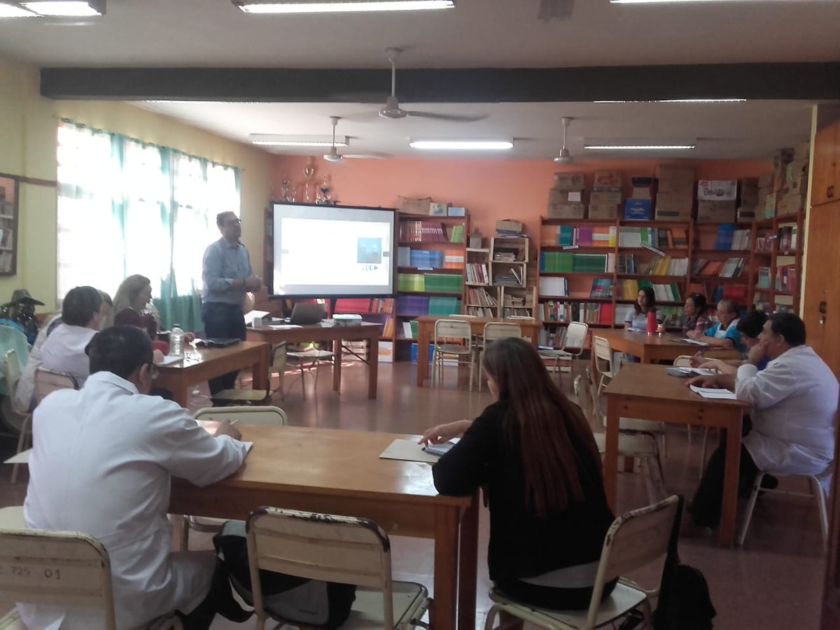 EdMedera's tweet photo. Miercoles 9 y jueves 10 encuentro con directores #programasobreedadyrepitencia. Nos preparamos para jornada de capacitación Obera y San Ignacio @mariluleverberg @DoraSGallardo #capacitacionenservicio #misionerismo @udpm_misiones @ivonneaqui @herrerayflia https://t.co/9XEugz6P2C
