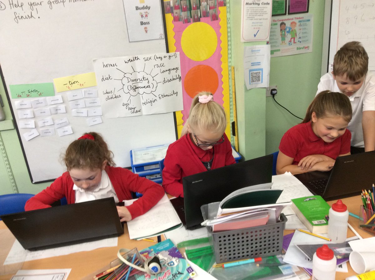 StoneferryPS's tweet photo. Year 4 have been very busy this morning completing their Hull Fair Projects. We are being inventors, artists, writers and typists! #spsdt #spscomputing #spsstem #spswriters #spsgroupwork https://t.co/VYvGV2Lq8C