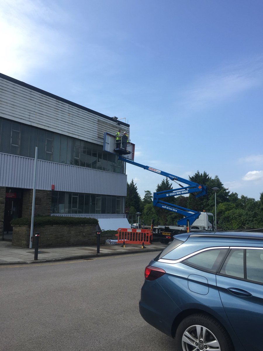 MWGraphicsUK's tweet image. 2 new Flexface Led light box getting installed at BCS Automotive Interface Solutions.