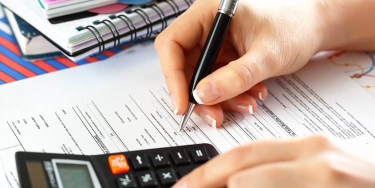 Изменения в 402-ФЗ "О бухгалтерском учете".

С 2020 года годовая бухгалтерская отчетность сдается только в налоговую, в Росстат не надо. Отправить исправление можно будет в течение 10 рабочих дней после срока отчетности.
Подробности по ссылке на CONSULTANT consultant.ru/cons/cgi/onlin…