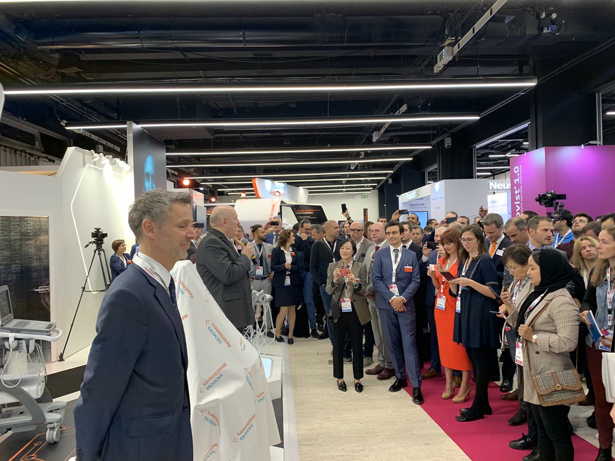 SiemensHealthFR's tweet image. Siemens Healthineers dévoile, en première mondiale, son nouveau système d’échographie devant de nombreux visiteurs des #JFR2019. siemens-healthineers.com/fr/ #Echographie #Echographe