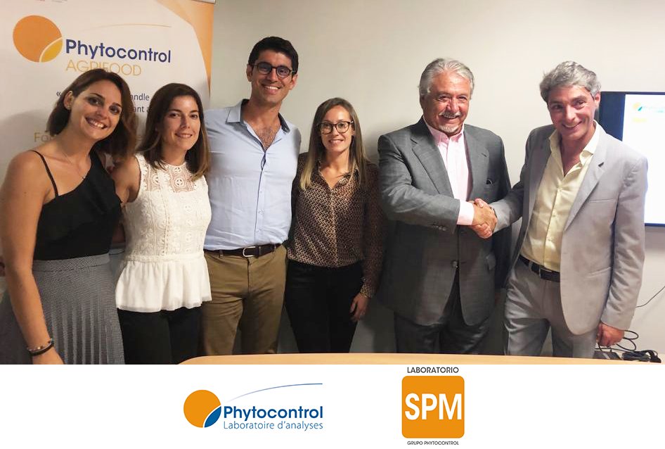 ✨ Mikael Bresson, président de Phytocontrol Group, et Pere Garralaga officialisent l’acquisition du laboratoire SPM à Barcelone spécialisé dans de la microbiologie alimentaire, l’analyse des eaux (microbiologie, physico-chimie et légionelle) et la microbiologie de l’air.