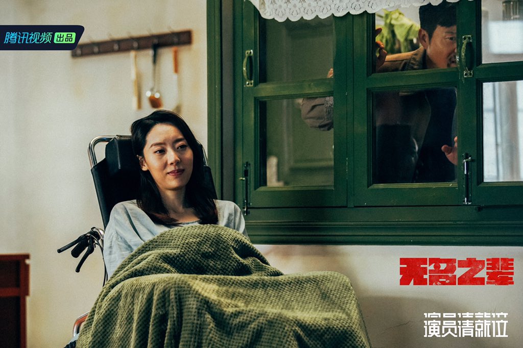 dramapotatoe's tweet photo. New stills for tonight’s perfs on #ActorsPleaseTakeYourPlace as the acting variety makes its premiere, ft. the re-enactments of scenes from #AWorldWithoutThieves by #BaoWenjing, and #ACoolFish by #EJingwen (#WangXun assisting in both)
#演员请就位 https://t.co/ciIbdDqvVT
