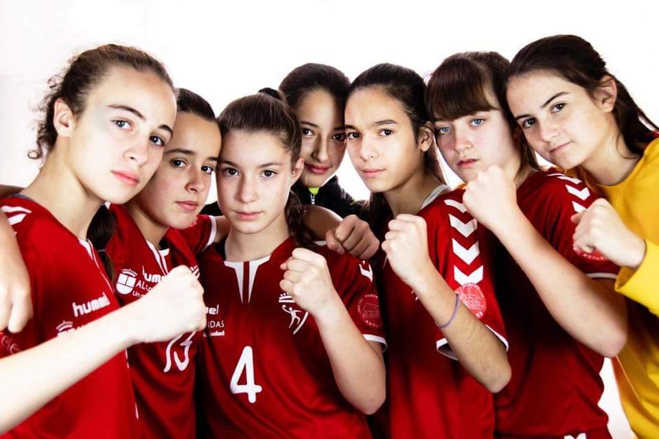 bmalcobendas's tweet photo. 11 OCT | Hoy queremos celebrar 👏🏽 en el #DiaInternacionalDeLaNiña lo mucho que disfrutamos 😊 de nuestras GUERRERAS ✊🏽 cada día. 

#AdelanteBMAlcobendas 🤾🏻‍♀️ https://t.co/fIvico06bx