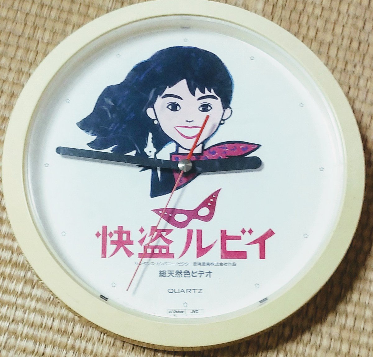 Cosmic Baton Boy フミさん On Twitter 和田誠さんの追悼で レアグッズを紹介 和田誠監督第二作 快盗ルビイ の ノベルティの壁掛け時計 小泉今日子さん演じる ルビイのイラストが デザインされています 和田誠のイラストの時計 は珍しいと思います 和田誠