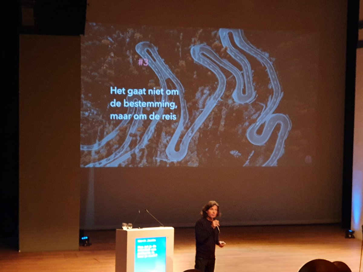 “Het gaat bij een podcast niet om de bestemming maar om de reis” @marvinjacobs van <a href="/AirborneAgency/">Audio agency Airborne</a> over hoe je podcasts kan inzetten als intiem medium naar je klanten toe #20thoughts #podcasting