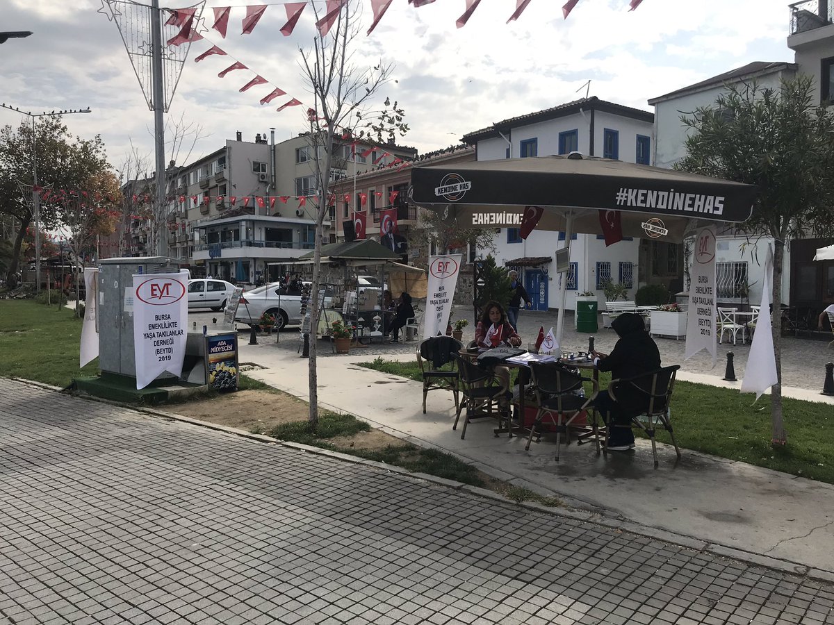 karaeryasemin's tweet photo. STAND ETKİNLİĞİ
👎👎👎

11 EKİM-CUMA
12 EKİM-CUMARTESİ
13 EKİM-PAZAR

Saat 11-22:00 

MUDANYA MÜTAREKE MEYDANI’nda

@BursaEytD tanıtımı ve üyelik için açılan STANDIMIZA tüm dostlarımızı bekliyoruz.

“SEN YOKSAN BİR EKSİĞİZ;
SEN VARSAN BİR FAZLAYIZ...”

#EYTliyizVazgeçmiyoruz https://t.co/rk51dh8H8B