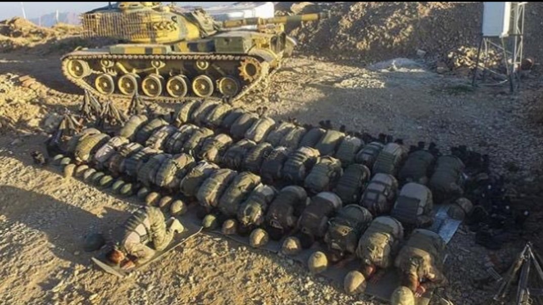 onuncuukoylu's tweet photo. Alnını topraga indirmiş  bu şanlı ordunun başını secdeden başka yerde eğdirme Allah'ım  #Kurds https://t.co/33XsKW5eDU