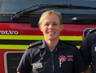 HantsIOW_fire's tweet photo. Tune in to @wave105radio at 5pm to hear why former England football goalie and military woman Roxy Roberts chose to become a firefighter with #TeamHants โฝ๏ธ๐ด๓ ง๓ ข๓ ฅ๓ ฎ๓ ง๓ ฟ ๐ฆ๐ฆ๐ฆ
You have just enough time to make a cuppa โ๏ธ
#HFRSGraduation #999Family @HFRS_Academy @Lionesses @BritishArmy ๐ https://t.co/CxxMkkBPRt