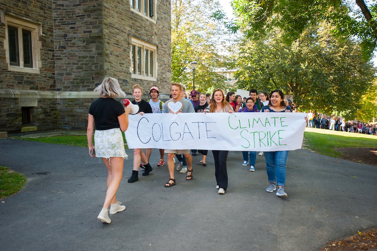 colgateuniv's tweet photo. Students for Environmental Action (SEA) organized a campus wide strike for climate change to coincide with the national climate strike just three days before an emergency U.N. Climate Change Summit in New York. https://t.co/tr7YR1Btbe https://t.co/2WkApsvh6L