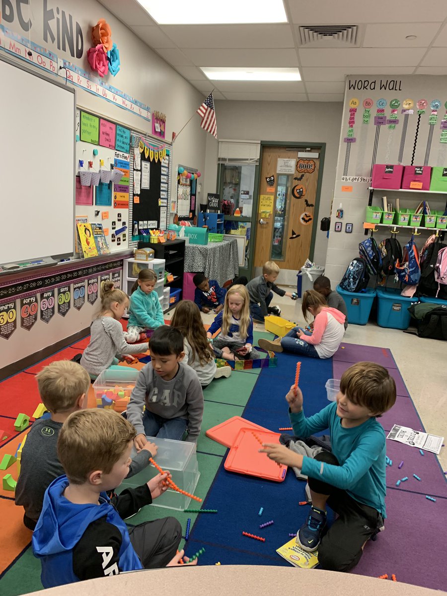 DuelloReed2's tweet photo. Indoor recess champs! So proud of how they can share and be kind #funnotfighting https://t.co/UVSg2zbqcr