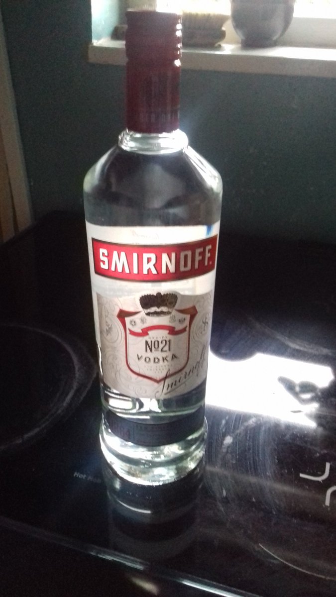 SarahParkes3's tweet image. When you do a good deed for your boss and get this in return 👍💜 🍸🍹 #weekendstartsnow #ilovevodka #cheers