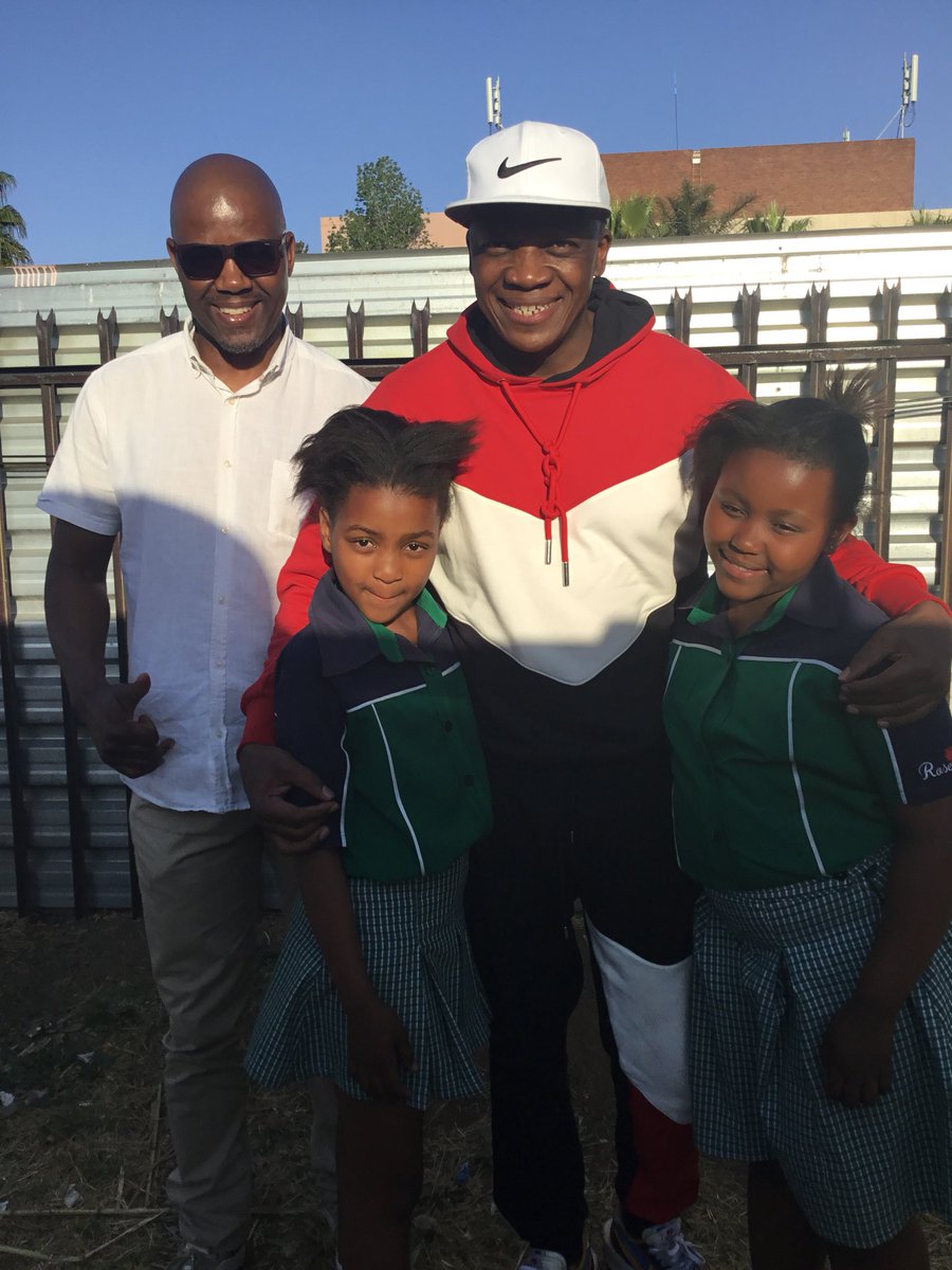 Radio2000_ZA's tweet image. @GlenLewisSA having a moment with our listeners at the Macufe 

#macufe2019 #Macufe22