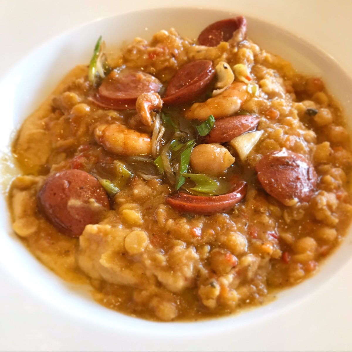 RDivertimento's tweet photo. El día está cuático... pero más cuáticos están estos Garbanzos con ostiones, camarones y aceite de trufa!
.
.
#DivertimentoChileno #garbanzos #ostiones #camarones #aceitedetrufa #foodporn #foodie #comidarica #comidachilena #chileanfood #divertimento #primavera #parquemet https://t.co/CVSyC3GNHx