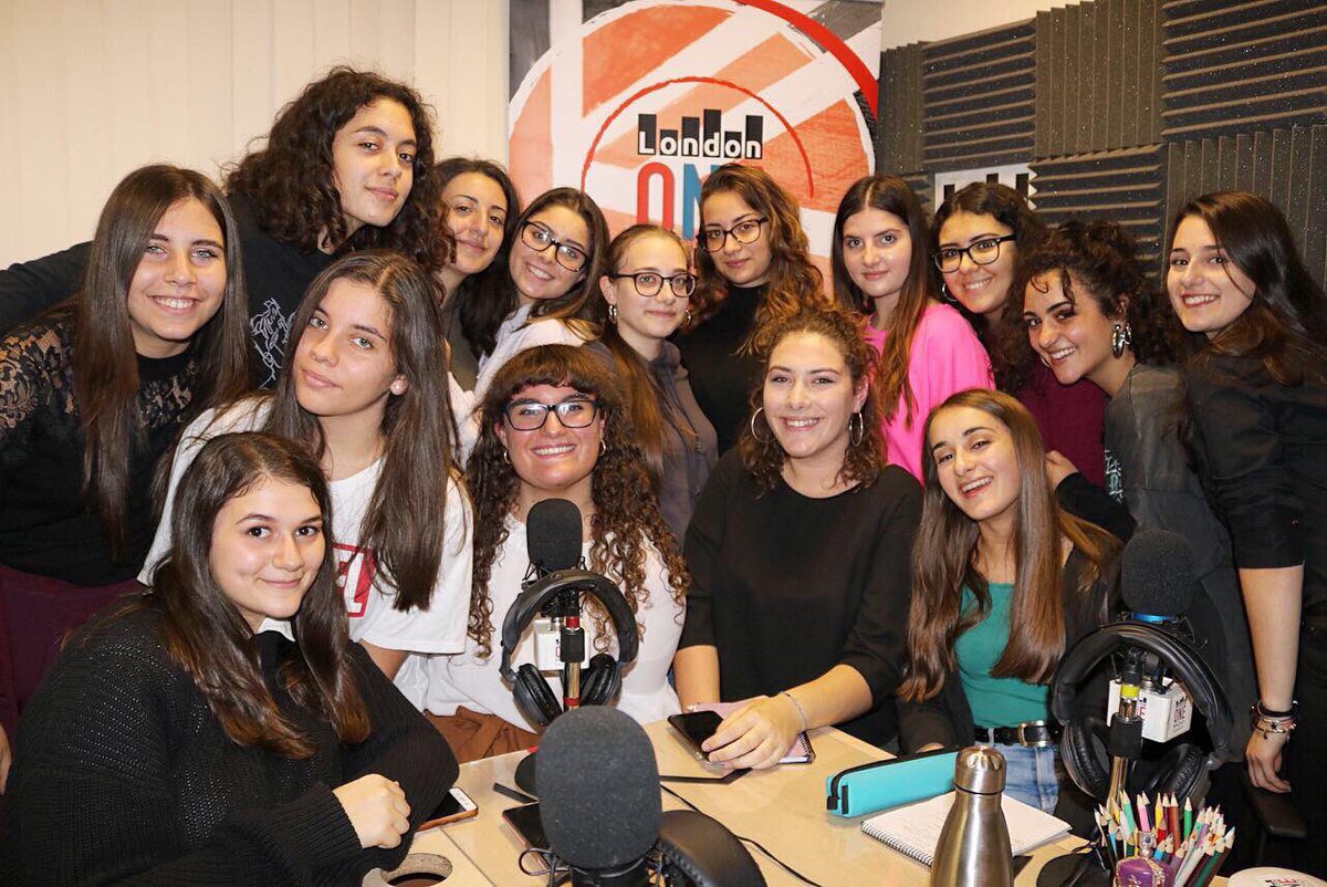 LiceoVarroneCas's tweet photo. Le ragazze del Varrone, a Londra grazie al #Ponalternanza scuola lavoro, in diretta su #LondonOne Radio la radio degli Italiani in UK #Unicas #MIURSocial https://t.co/5Bz2U041xM