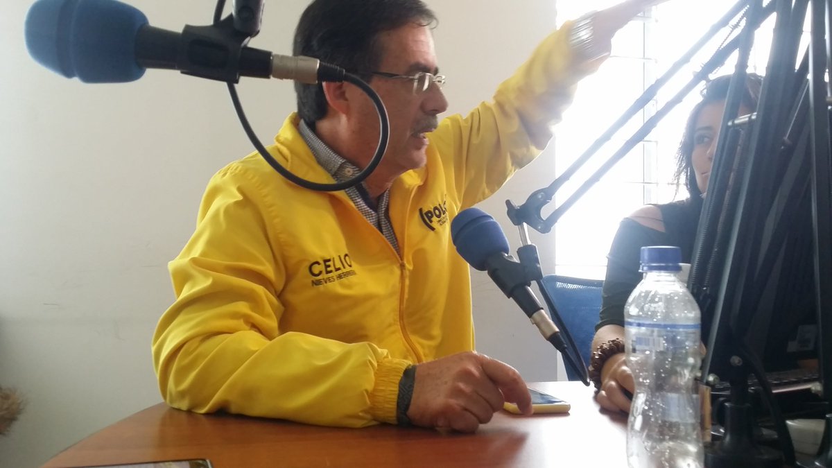 CelioNievesH's tweet photo. Hoy estamos discutiendo si Metro elevado o no xq perdimos elecciones pasadas y @EnriquePenalosa paró él subterráneo. Debemos unirnos, estaríamos hablando de otras líneas subterráneas y más cables aéreos, escaleras eléctricas. Vamos a caer en lo mismo?
#DebateHumano @humanaradio_ https://t.co/VpzOm0rsy6