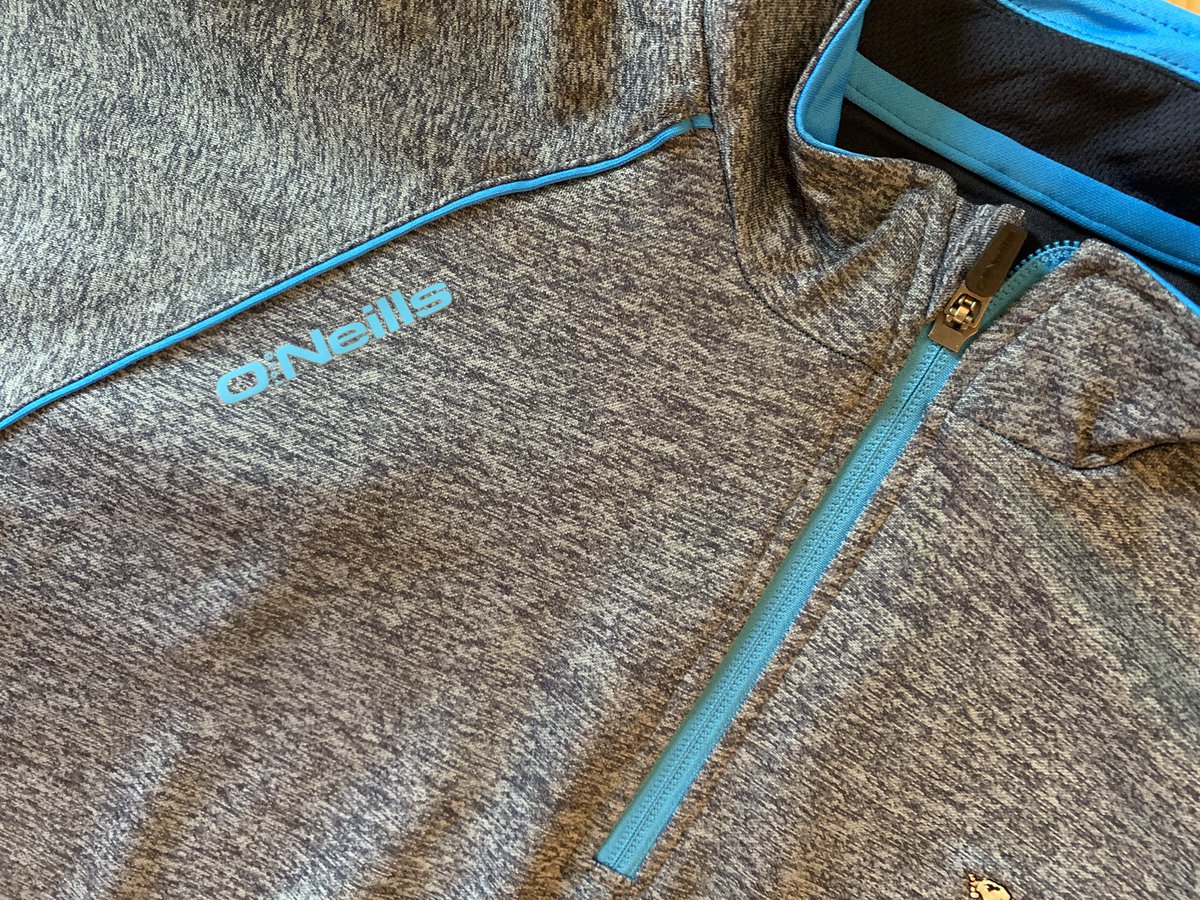 Aspullrfc's tweet image. Here is a sneaky peak of our new 1st XV warm up gear which will have its first outing tomorrow.
A huge thank you goes to Roger @ukindustrialservices for their continued support and kitting the lads out in all the best gear.
#uptheemus #aspullrfc #aspull #warmupgear