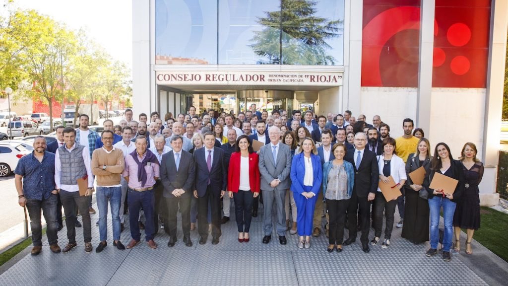 Entrego el consejo regulador  los documentos que hablan los #viñedossingulares <a href="/RiojaWine_ES/">Rioja Wine España</a> @riojawine_mx  rioja siempre avante!!