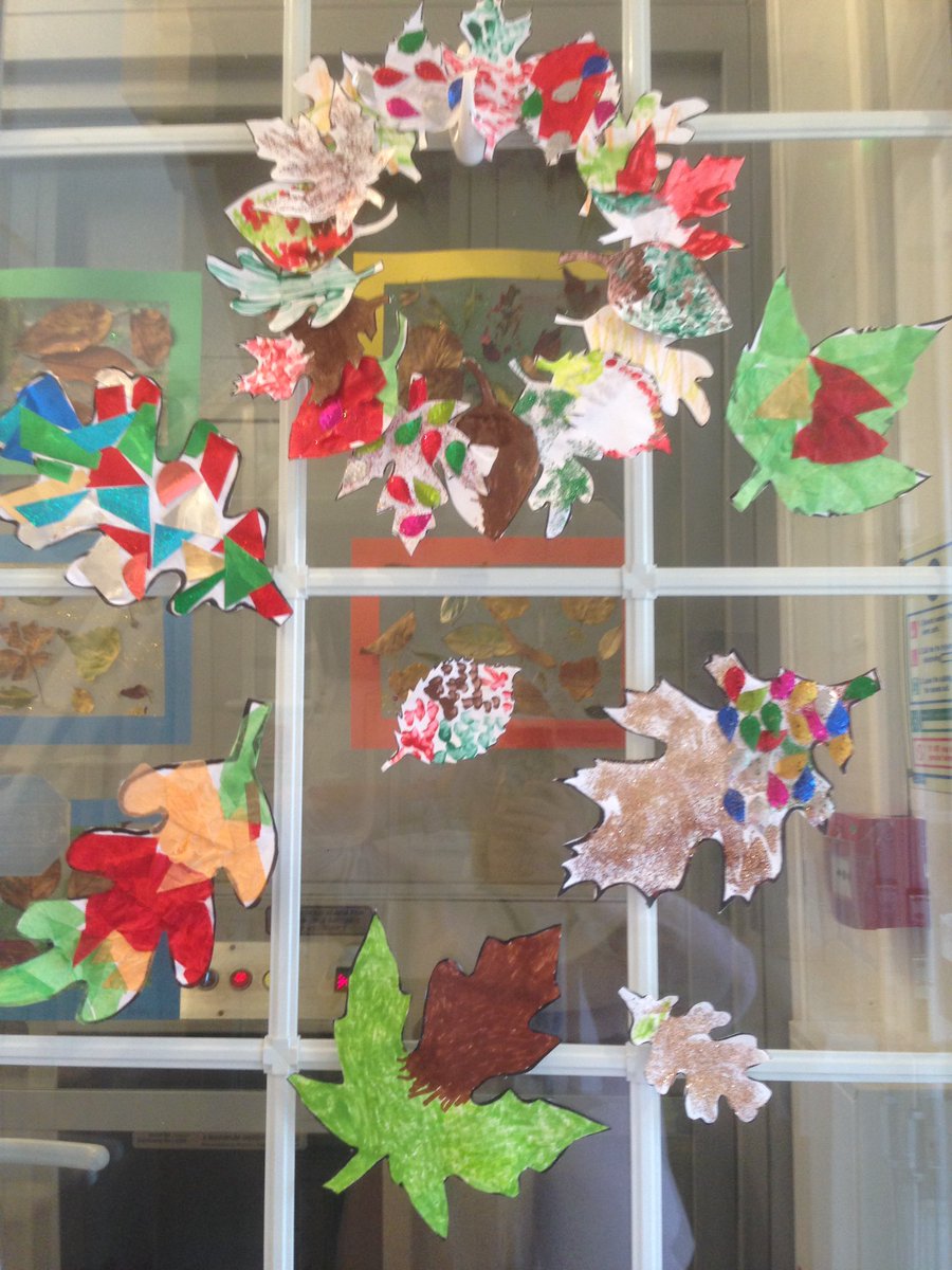 RowallanHouse's tweet photo. Nothing better on a #cold #autumn day then #arts & #crafts @EOLCbhrut1 @carehome_co_uk @NAPAlivinglife #keepingmindsactive https://t.co/en3NHVr8VZ