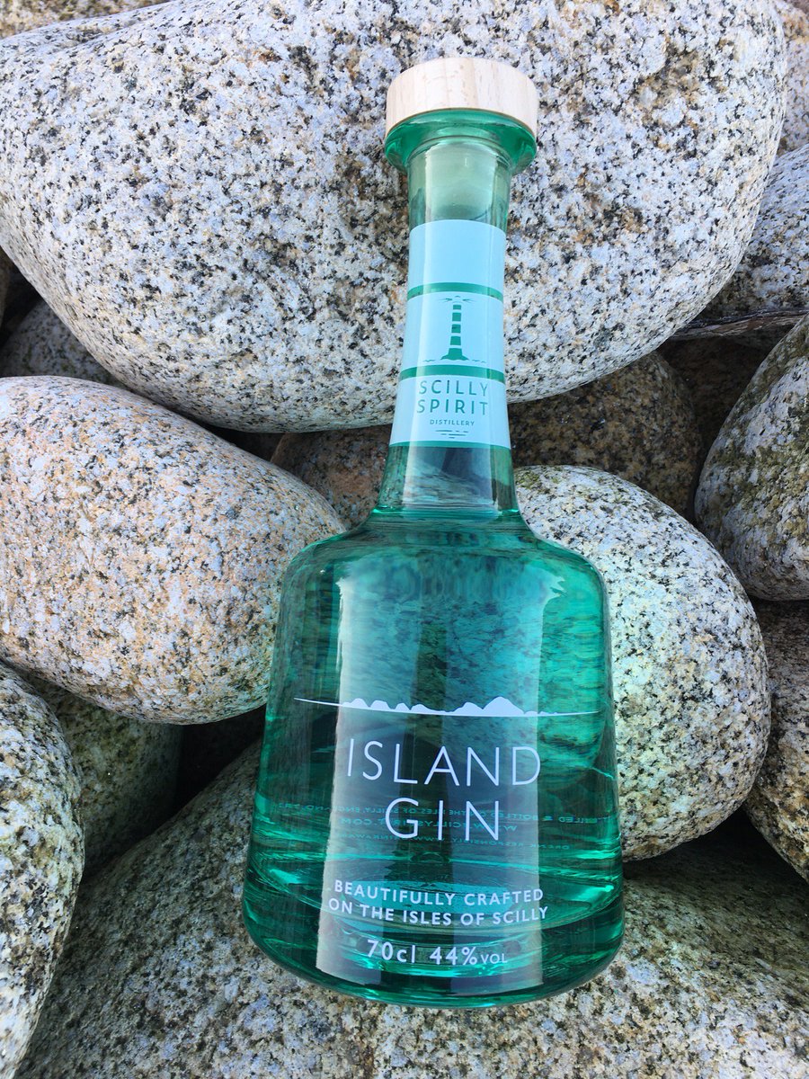 grape_smith's tweet image. My favourite Gin discovered on holiday at St Mary&apos;s on the Isles of Scilly. Serve a large measure of Island Gin over ice, garnished with a fresh kaffir leaf and a dried orange slice, with two measures of tonic. @visitIOS