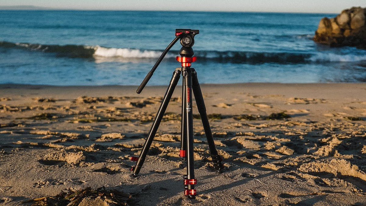 See what Marcos Rocho says about the iFootage Gazelle TA6 and Komodo K5 fluid head buff.ly/35mIdda