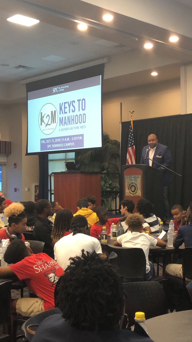 spcnews's tweet photo. Freddy Williams, President and CEO of Boys and Girls Club of the Suncoast, giving an inspiring speech. #SPCollege #KeysToManhood https://t.co/LFSB1QcpzN