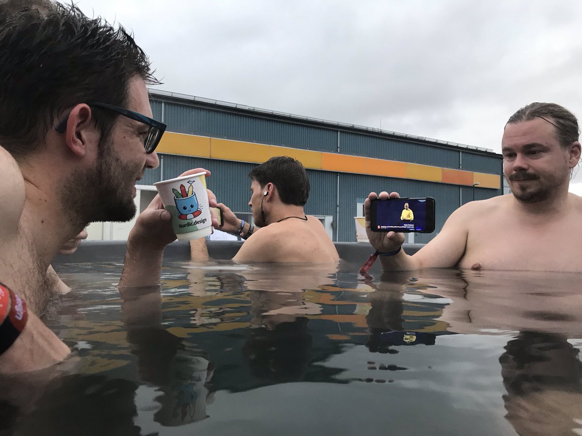 When you don‘t want to miss either, the hot tub and <a href="/smashingmag/">Smashing Magazine 🇺🇦 🏳️‍🌈</a>‘s talk. #nordicjs #gottafixit