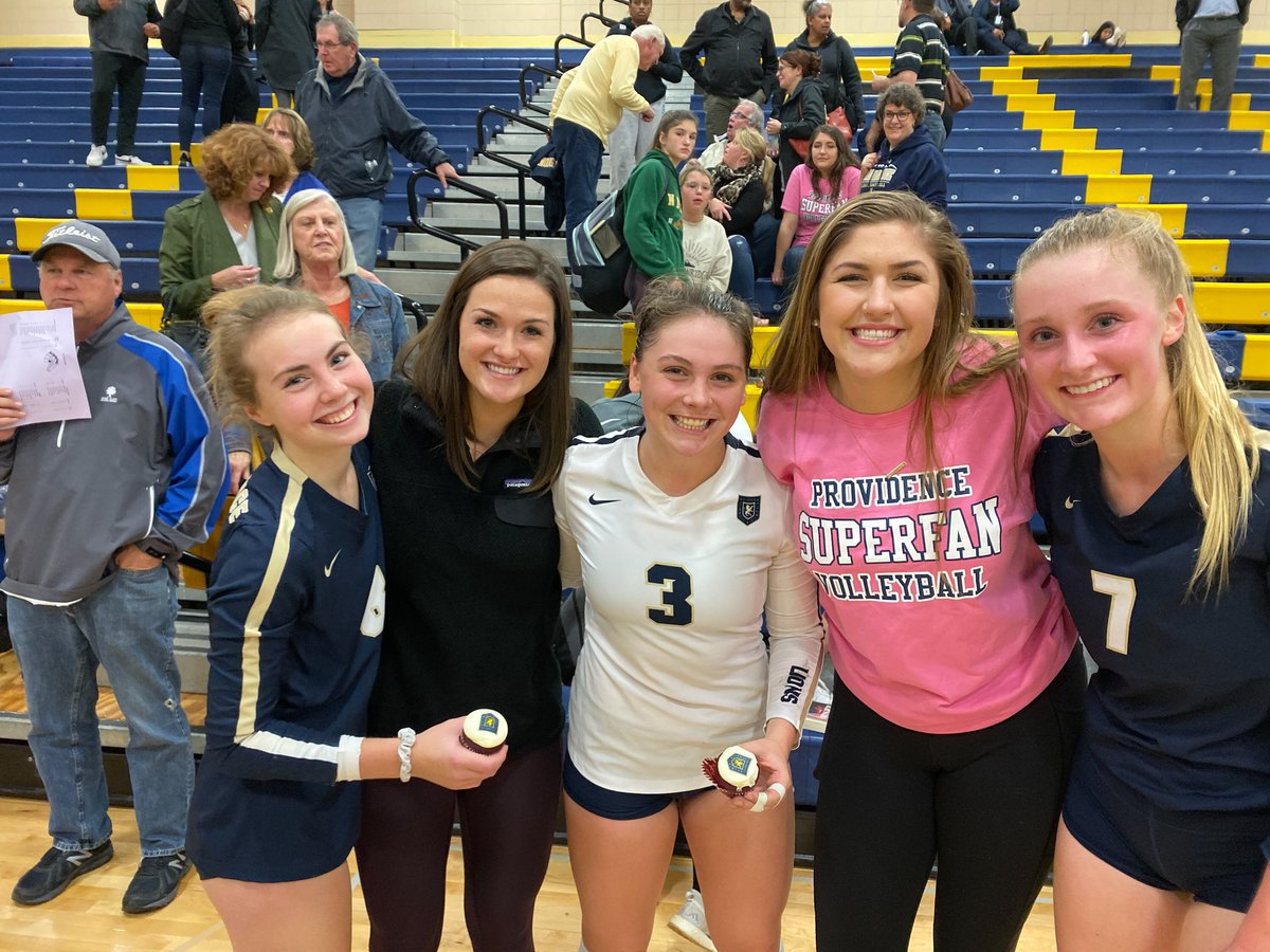 Thank you alumnae for coming to our homecoming game last night! 
We loved having you in our gym again!