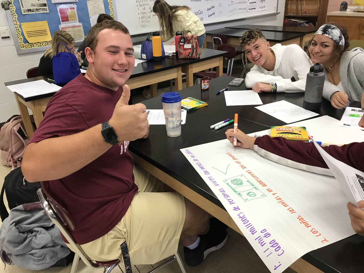 Life is good when you can successfully draw a dollar bill upside down in la clase de Español. #infographic #pobreza #mifflinsd #español