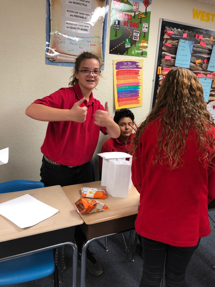 GayleStrom1's tweet photo. Our middle school families participated in a team building STEM activity today!  Students were challenged to make the strongest tower. #SMCharacter https://t.co/gGdY6h5dA8