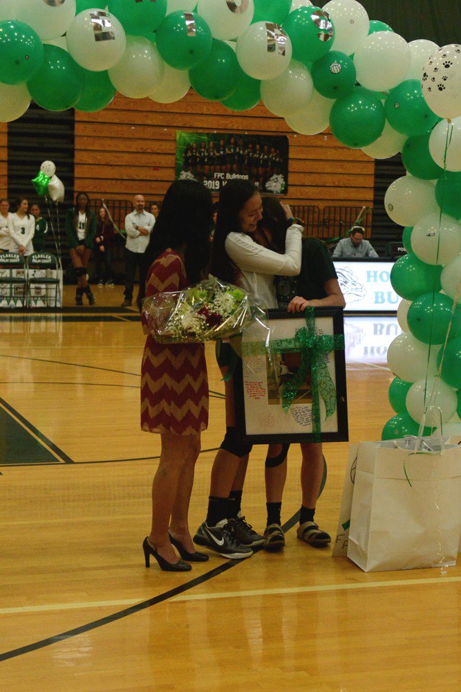 valentinophoto1's tweet photo. Pictures of @FpchsVolleyball senior night, p1. https://t.co/sU9zJfVqii