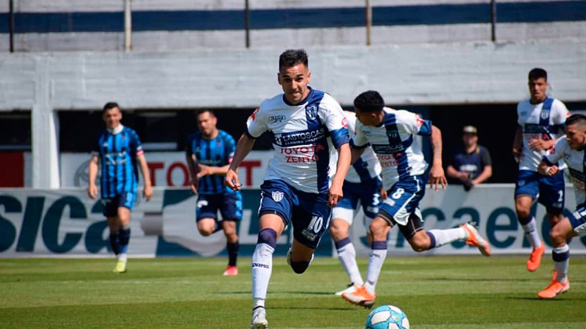 p_milrayitas's tweet photo. #LosAndes⚽ EL RIVAL TAMBIÉN JUEGA: FECHA 10.

Este sábado, el #Milrayitas visitará Ezeiza para medirse ante #TristánSuárez, que fechas atrás era el líder indiscutido del certamen y hoy se posiciona como escolta de la #PrimeraB.
La nota 👉https://t.co/8MBbxbITx9 https://t.co/puRcfLKfEo
