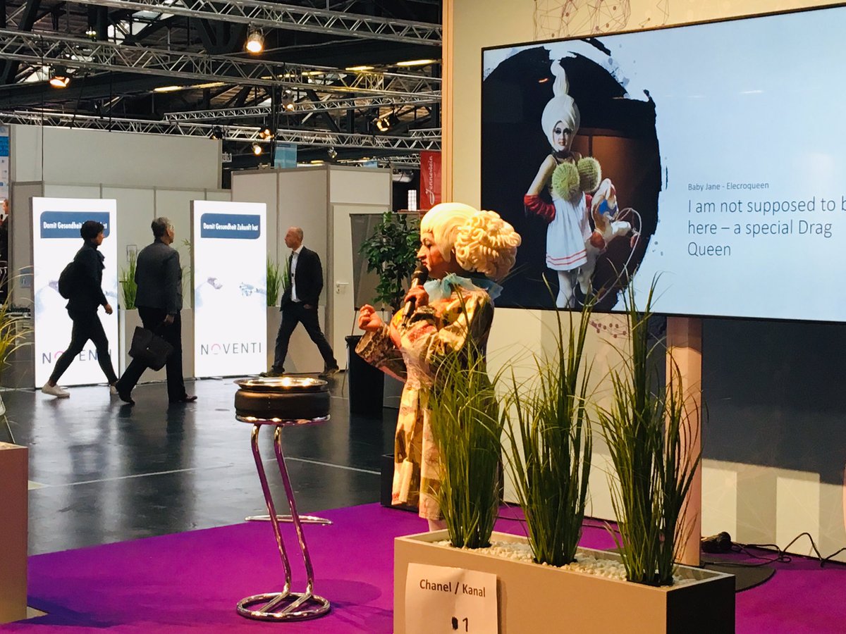 DanaisKnight's tweet photo. An amazing talk on the Future of #ConnectedHealth from Prof @ShafiAhmed5 on #Holoeyes, #Medivis, #VRtherapy, #newhumans, #teleportation & Dubaiโs Future Museum + crossing boundaries with #BabyJane #electroqueen. A most inspiring lunchbreak @XPOMET https://t.co/lbnIPzok0P