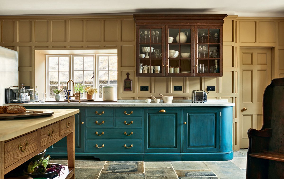_houseandgarden's tweet photo. A 17th-century farmhouse decorated with integrity by Max Rollitt: https://t.co/LQjDeeuuXI https://t.co/zPfYHr3gu7