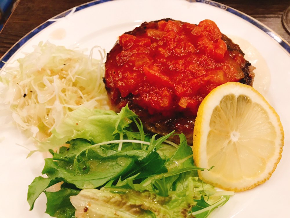中原倫子 本日はカプリ食堂さんへ レモン料理専門店で お料理はもちろんのこと飲み物も素晴らしかった レモン が押し付けがましくない 酸味が尖ってなくて 皮の苦味も丁度良くて どれを取ってもレモンの風味が素晴らしくイイ仕事してる 皆様もぜひ