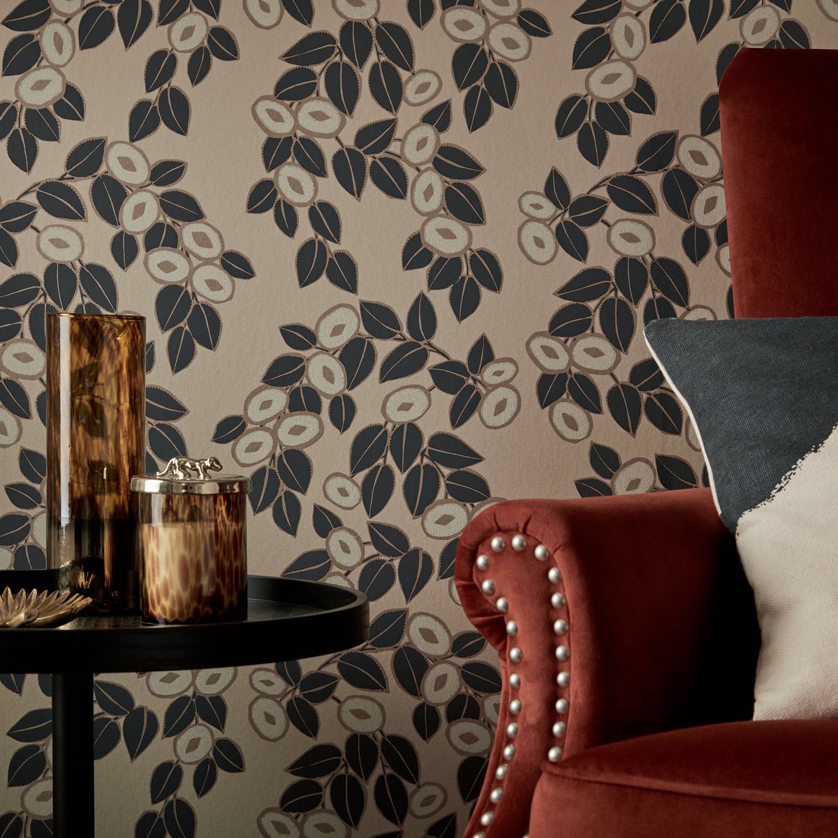 1838Wallcovers's tweet photo. Looking forward to @curtainabmff October Interiors at @CheltenhamRaces on Monday. The trade interior design show from 10am-4.30pm and we’ll be presenting the new Elodie Collection including Rosetta in jet. See you there!
#octoberinteriors #cabmff #wallpaper #1838wallcoverings https://t.co/JWAEZsdkcR