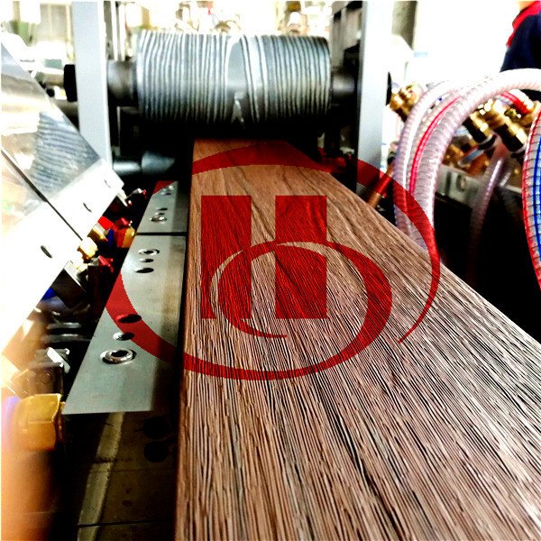 tongsanmachine's tweet image. Wpc production machine can use 30% recycled PP/PE and 60% wood powder to make high quality and low cost WPC products #wpcProductionMachine #woodPlasticMachine #wpcExtrusionMachine #wpcMachne #machineForMakeWpcProducts