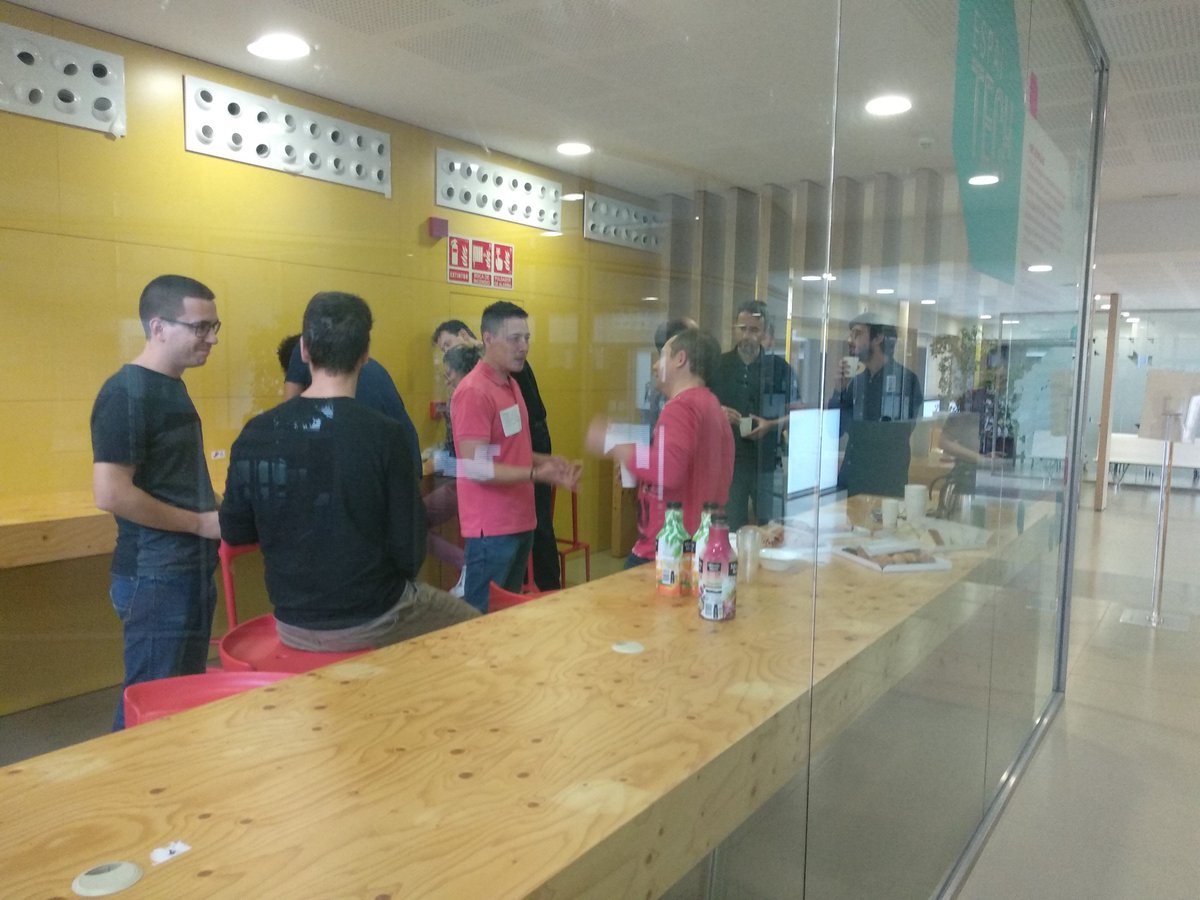 GemmaEscamillaE's tweet photo. ☕️#EsmorzarsTemàtics al #ParcTecnologic de @bcn_empreses. Avui @VortexFdC @SmalleTec @NORMAWIND @arkenova_sccl @electromaps , empreses sector #renovables han compartit opinions sobre impacte la normativa del sector; retenir talent; finançament R+D+i... Gràcies i fins la propera! https://t.co/imkAjPGAWf
