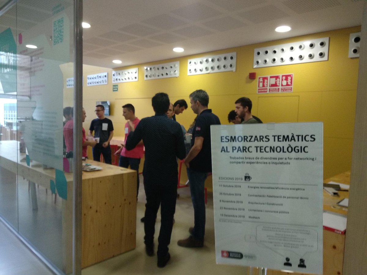GemmaEscamillaE's tweet photo. ☕️#EsmorzarsTemàtics al #ParcTecnologic de @bcn_empreses. Avui @VortexFdC @SmalleTec @NORMAWIND @arkenova_sccl @electromaps , empreses sector #renovables han compartit opinions sobre impacte la normativa del sector; retenir talent; finançament R+D+i... Gràcies i fins la propera! https://t.co/imkAjPGAWf