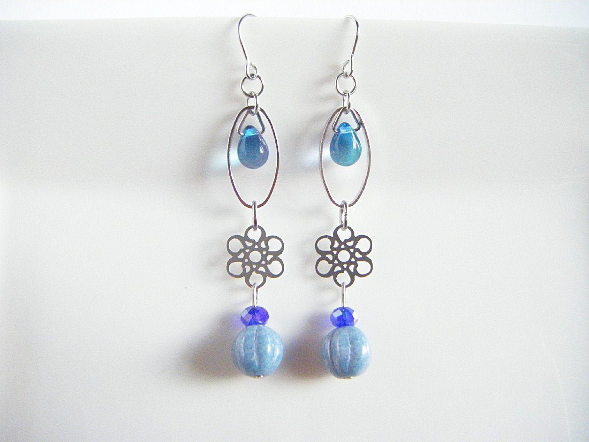 Blue beads #earrings with oval hoop etsy.me/2AZqr1Q via <a href="/etsy/">Etsy</a> <a href="/BlazedRTs/">Blazed</a> 
Have a nice #friday everyone 💙
#handmade #etsyshop #etsylove #ArtistOnTwitter #craftbuzz #onlinecraft #handmadehour #dangles #handmadewithlove #jewelrydesigner #jewelrylover #giftidea