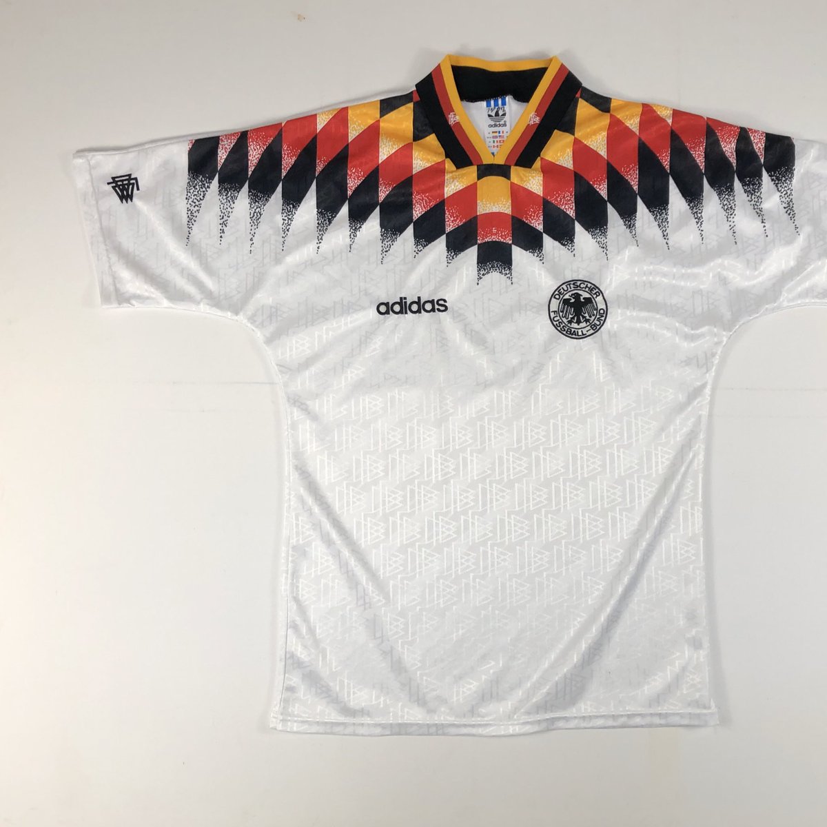 cultkits's tweet image. GIVEAWAY 🚨 

We’re giving away one of these iconic Germany 1994 home shirts (size medium)

To be in with a chance, simply: 

1. Follow @cultkits 
2. Retweet
3. Tag a mate
