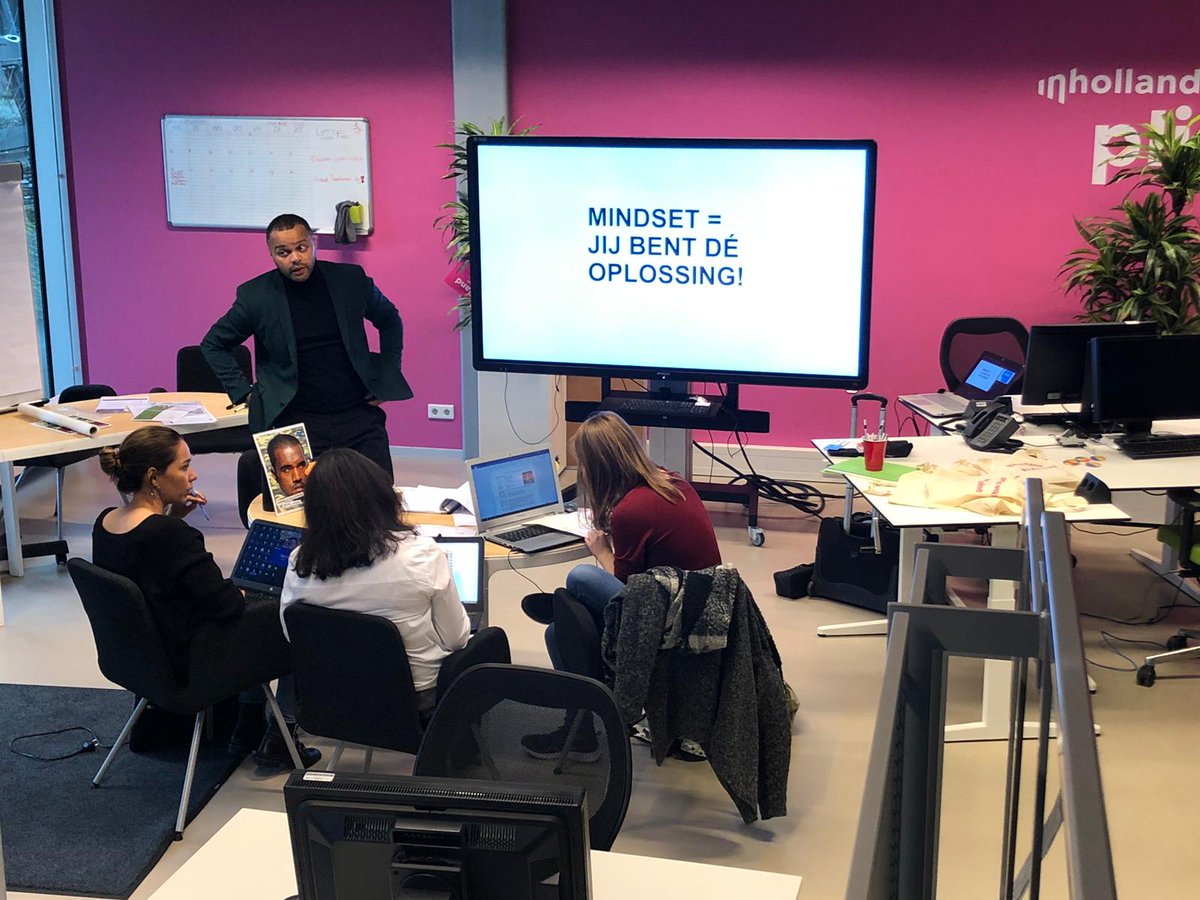 LoopbaanLounge's tweet image. 🎯 | GUERRILLA JOBMARKETING
Verover de baan waar je fluitend naar toe gaat!

#Wrokko x @LoopbaanLounge x @InhRotterdam #inholland #inhollandRotterdam