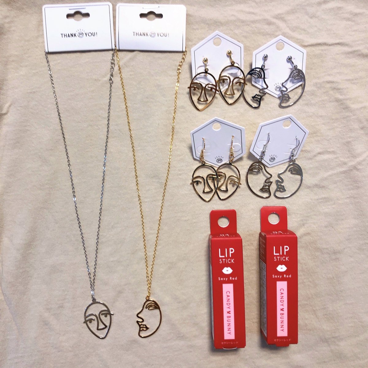 390kobe's tweet photo. ✨商品紹介✨
　
フェイスモチーフのアクセサリーが新しく入荷しました😌💞
いつものコーデにプラスするだけで一気にお洒落になれちゃいます😗👍🏻
お気に入りの表情を見つけてくださいね❗️❗️

もちろん全品390円＋税🎶
毎日がバーゲン価格🌈

#いいなと思ったらRT https://t.co/7vmeG1w1jS