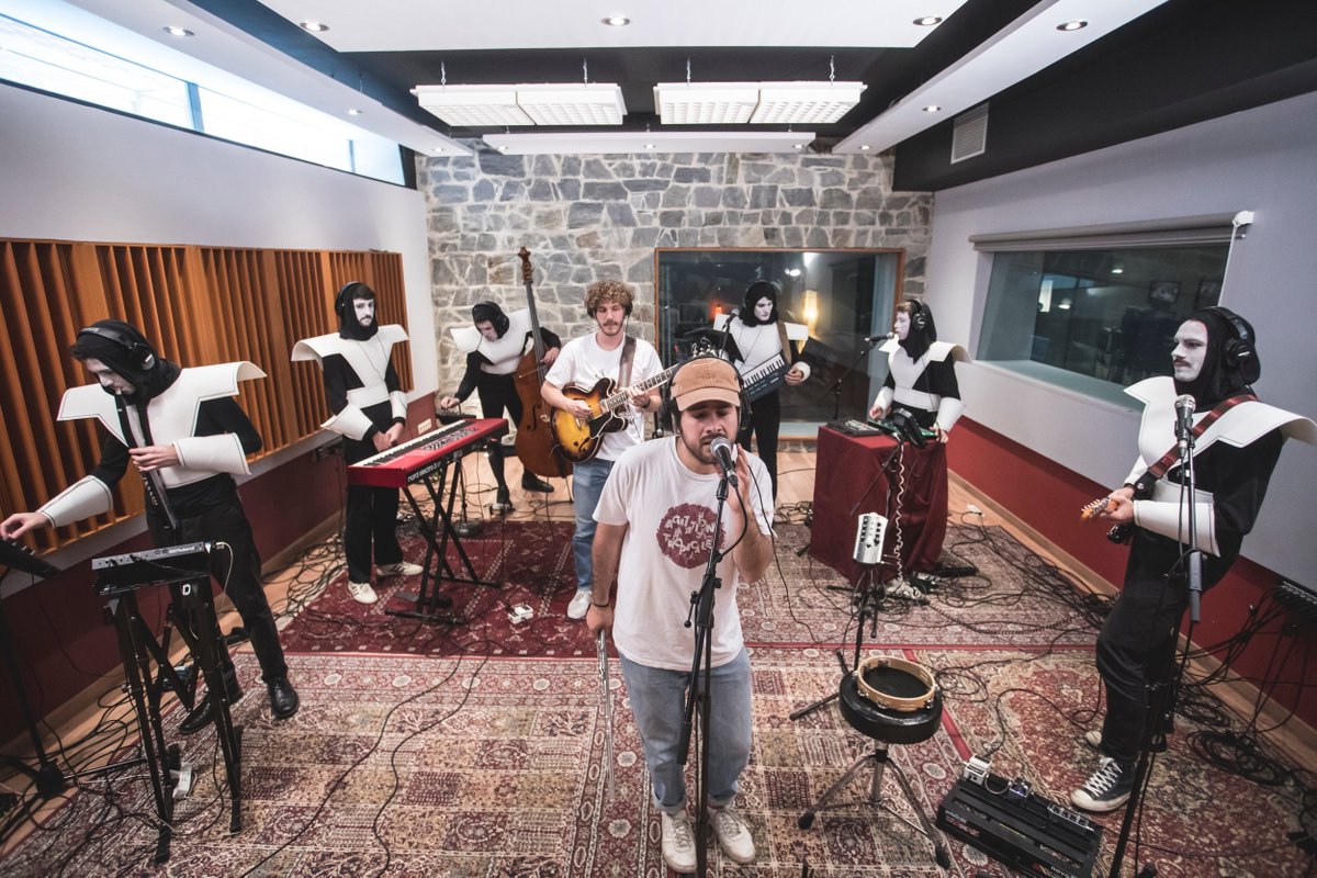 MovistarPlus's tweet photo. Este sábado más #MenuStereo. En una versión limítrofe con el house, el acid y el disco tendremos a @urfabrique, fichados por el influyente sello internacional @kitsune, acompañados de #MainlineMagicOrchestra, con un rompedor directo. https://t.co/YXOoCBn5Gx