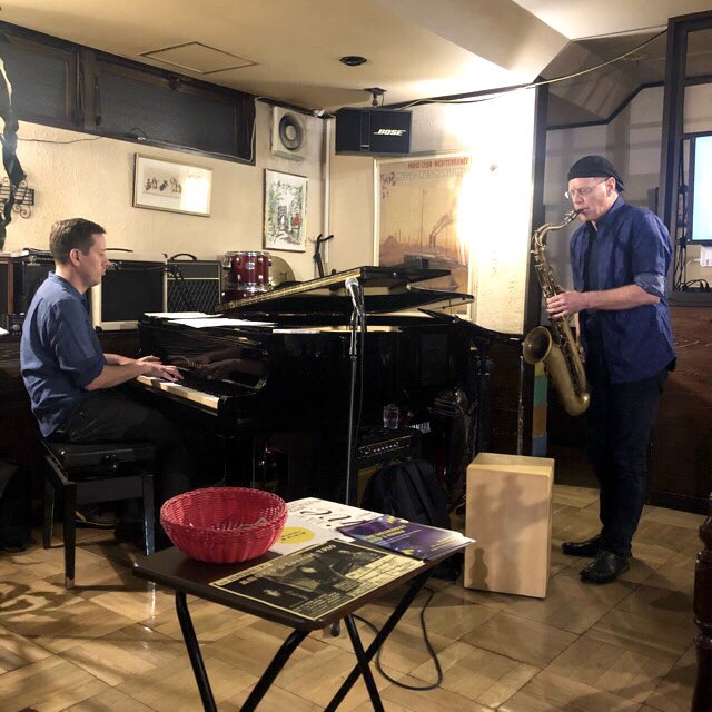 Keith_Sax's tweet photo. 歩いて行けるとこにある SAKURAYA とLive&amp;Cafe のお店、ずっと気になってたけど、初めて来てみた。

生音で聴けるのがいい。アンディ・ベヴィンさんは知らなかったけど、ソプラノサックスの音が特に気に入り、マウスピースが気になった。

#andybevan #アンディベヴィン #sakuraya #八王子 https://t.co/hl5tcuAvjg