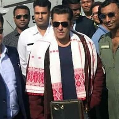 BeingSalmanClub's tweet image. Your favorite celebrity may be one of the #TopActor or #TopSmallScreenHost or #TopSocialMediaInfluencer or #TopBoxOfficeSuccessor or #TopSocialWorker or #TopEntertainer.......

But As a Combination of all these, No one can come close to Mr SALMAN KHAN  💪

SALMAN KHAN RULES 🙌