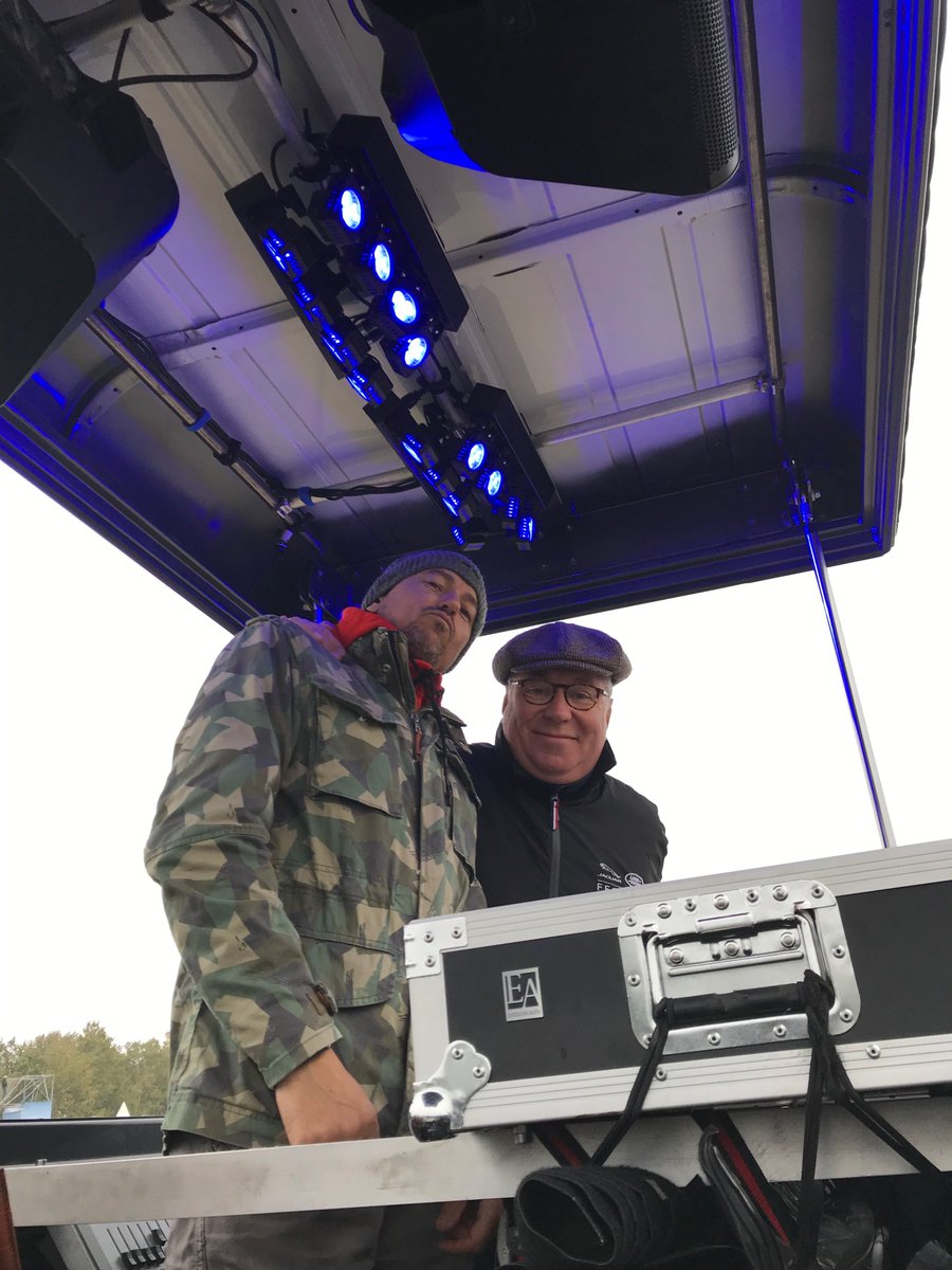 PopTopEvents's tweet image. Le DJ Truck a pris place au Jaguar Land Rover Festival sur le circuit de Monthléry !
Le week-end s'annonce festif 😁🥳
Merci à Land Rover et au DJ Matt Jamison 😁👍

#djtruck #poptopevents #events #JaguarFestival #LandRoverFestival #JaguarFrance #LandRoverFrance #TeamDefender #dj