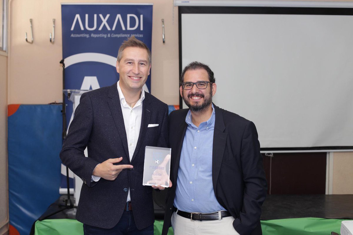 Auxadi's tweet photo. Entregamos trofeos y el cheque con los 40.100 euros recaudados a la @f_aprender través del IX #TorneoAuxadi. Gracias a todos por haberlo hecho posible y por acompañarnos hoy.
#RSC #dislexia #ColegioBrotMadrid #crowdfunding https://t.co/h3ivezWhH8