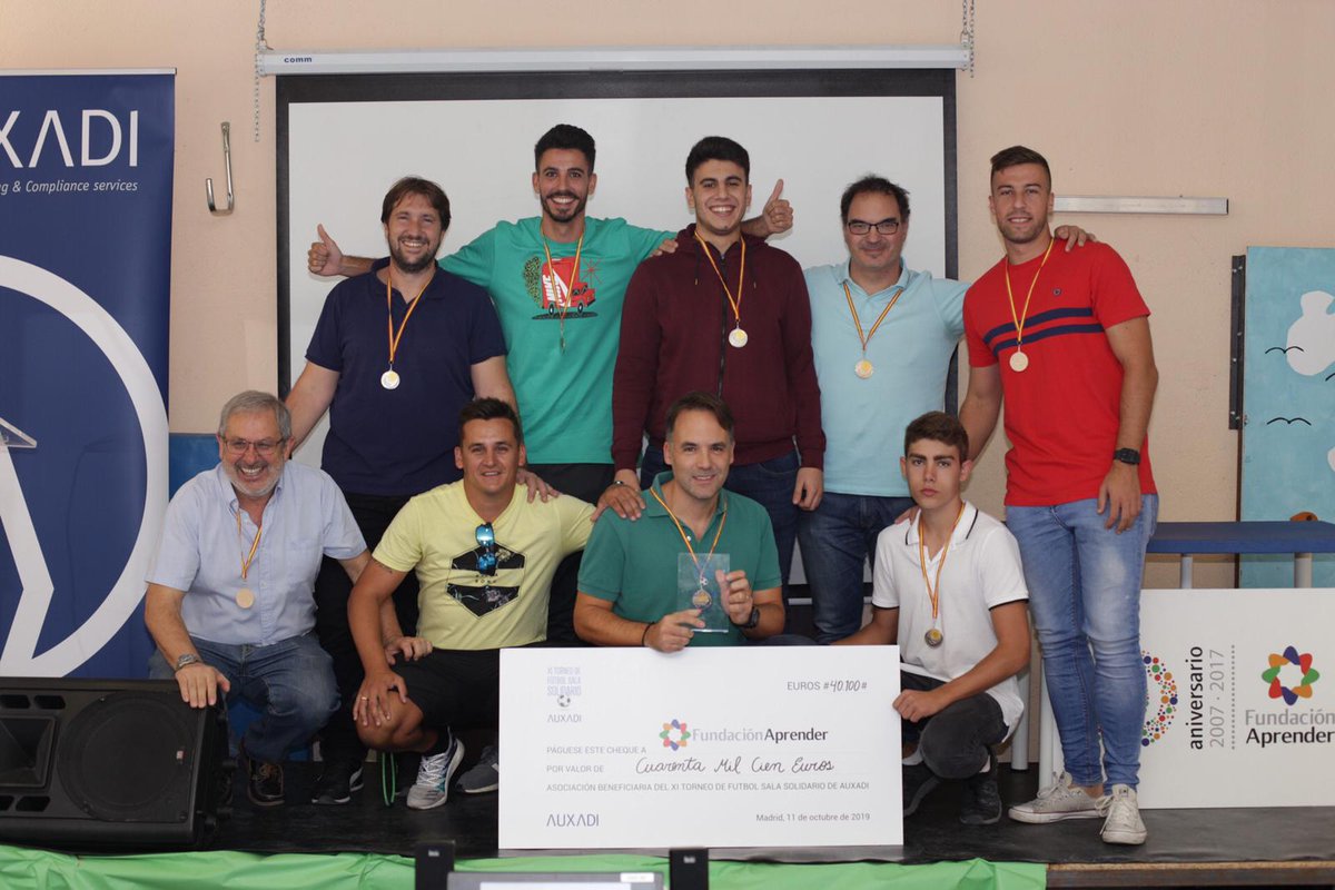 Auxadi's tweet photo. Entregamos trofeos y el cheque con los 40.100 euros recaudados a la @f_aprender través del IX #TorneoAuxadi. Gracias a todos por haberlo hecho posible y por acompañarnos hoy.
#RSC #dislexia #ColegioBrotMadrid #crowdfunding https://t.co/h3ivezWhH8
