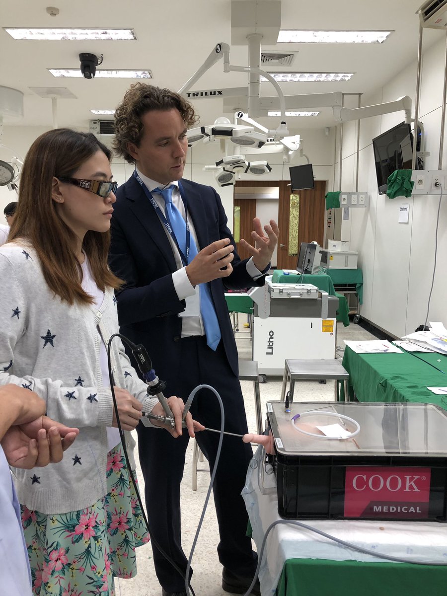 ali_apacuro's tweet photo. There is always something new to learn in a training course for us as well :)
#MedEd #ESTs2 #endourology #urology #training #education https://t.co/WijT0dKjvS
